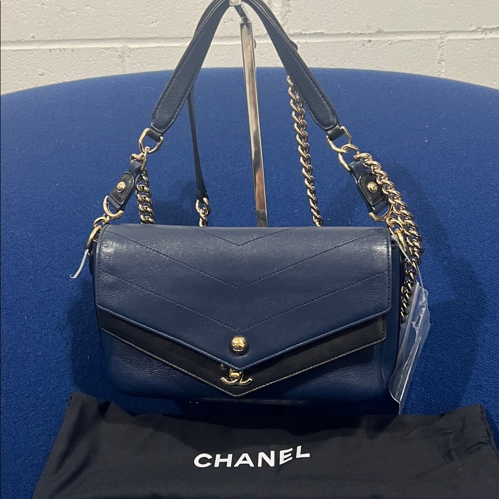 CHANEL Navy and Black Quilted Leather Shoulder Bag with Gold Chain